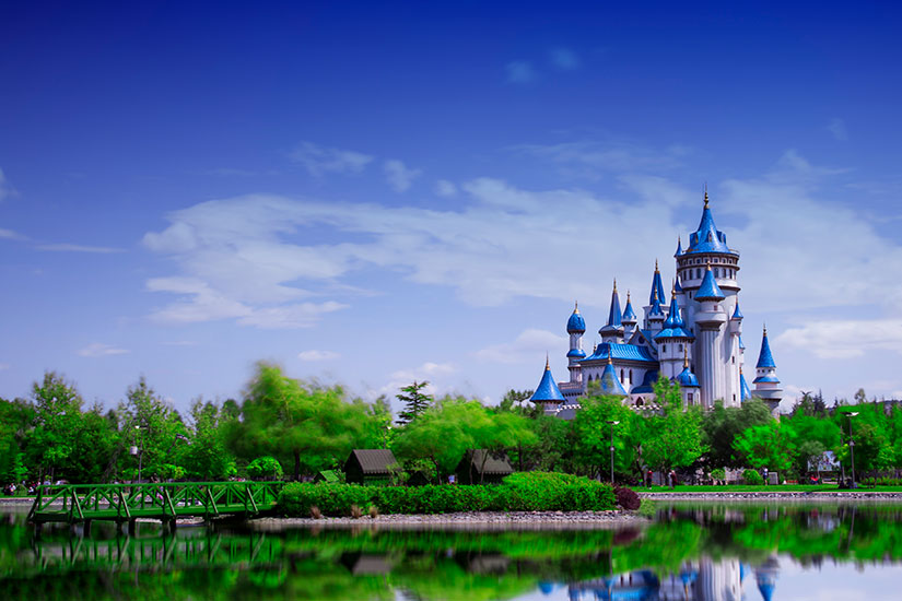 image Disneyland chateau  it