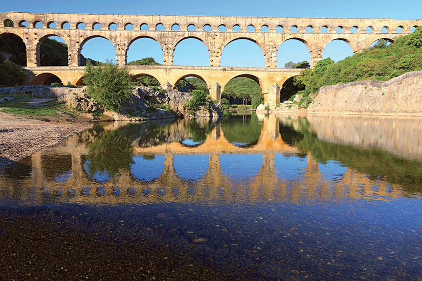 image France Le pont du Gard sur l eau du Gardon  fo