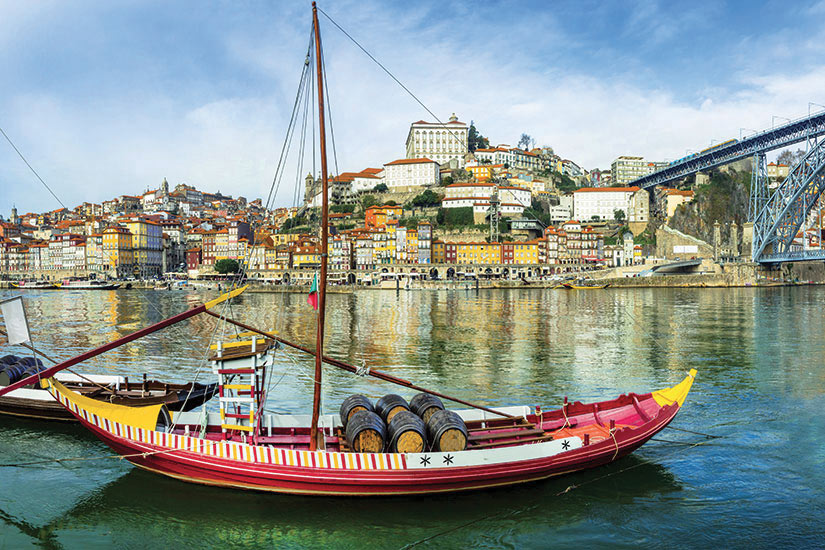 image Portugal Porto bateaux traditionnels  fo