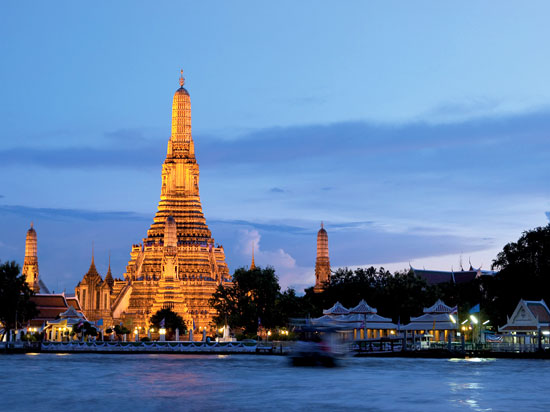 thailande bangkok temple de wat arun  fotolia
